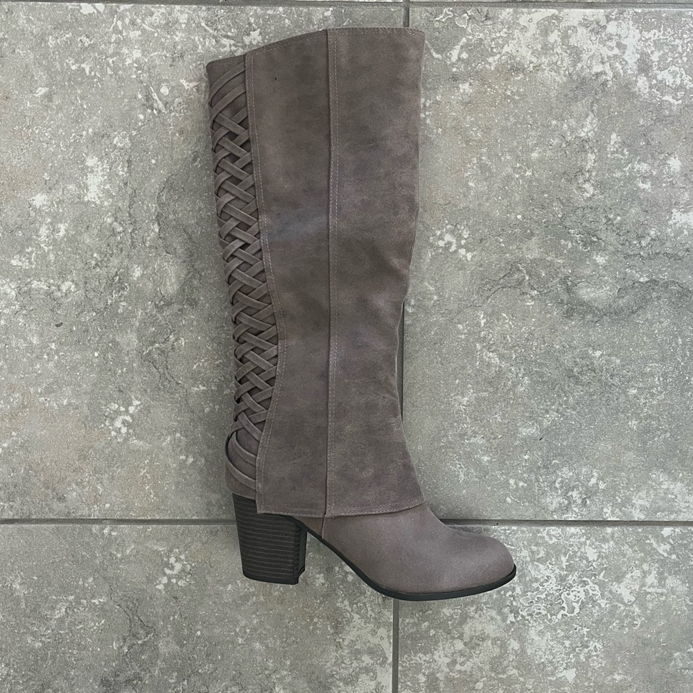 Size 9 Fergie Tootsie Boot, Doe